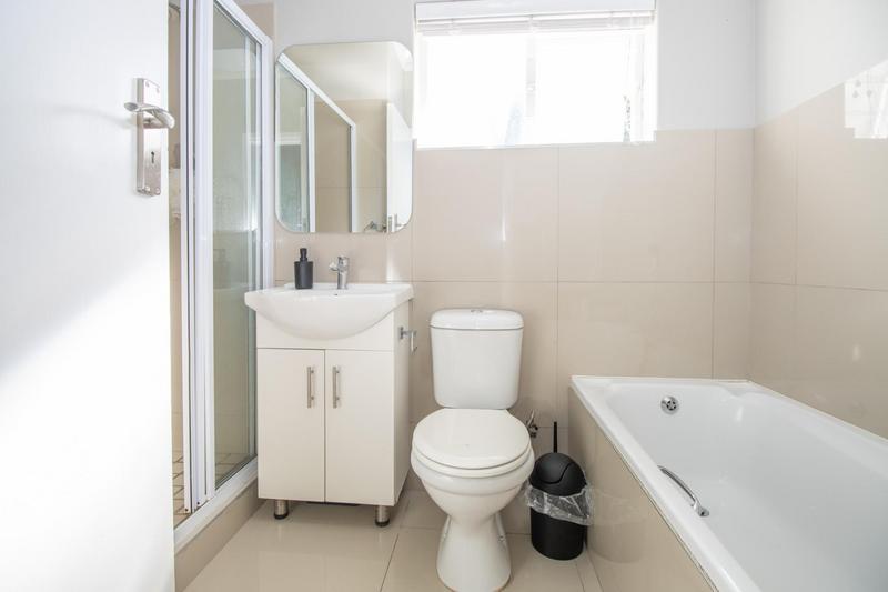 To Let 3 Bedroom Property for Rent in Meadowridge Western Cape
